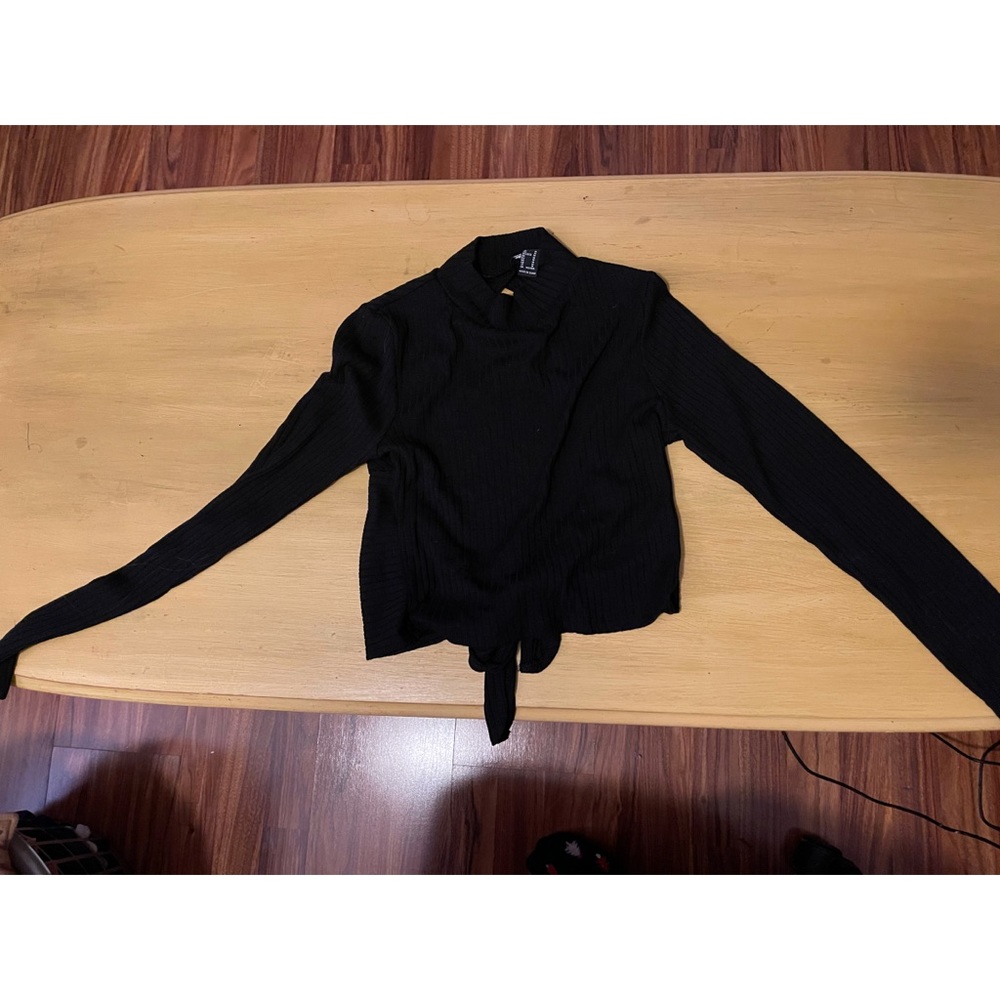 Black long sleeve crop top